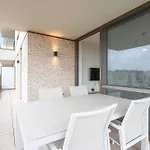 Daire Luxurious With 2 Bedrooms And Balcony Oostende