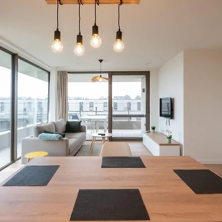 Daire Luxurious With 2 Bedrooms And Balcony Oostende