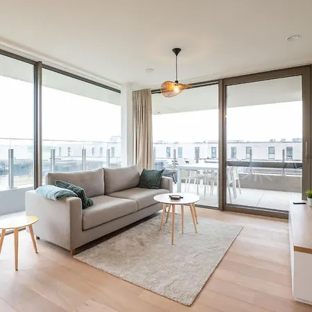 Luxurious With 2 Bedrooms And Balcony *