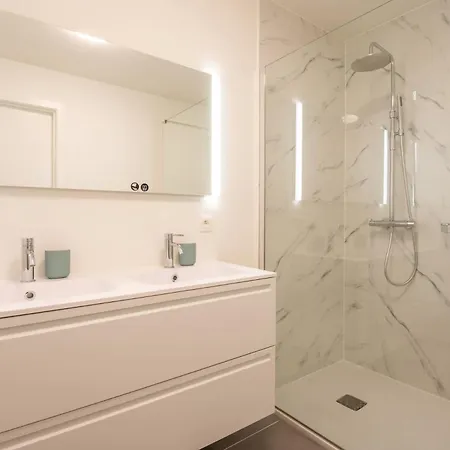 Luxurious With 2 Bedrooms And Balcony Apartmán *